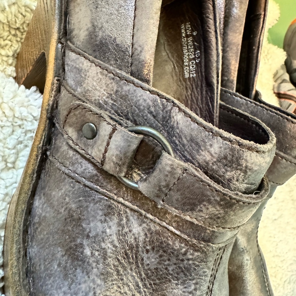 Born , size 9 , heeled loafer . - Picture 3 of 7